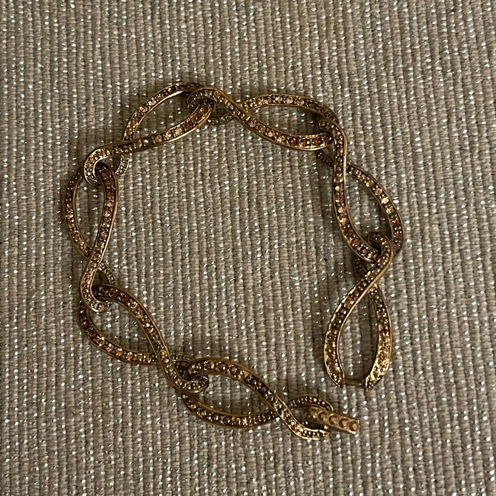 Elegant Gold Women's Bracelet - Picture 2 of 9